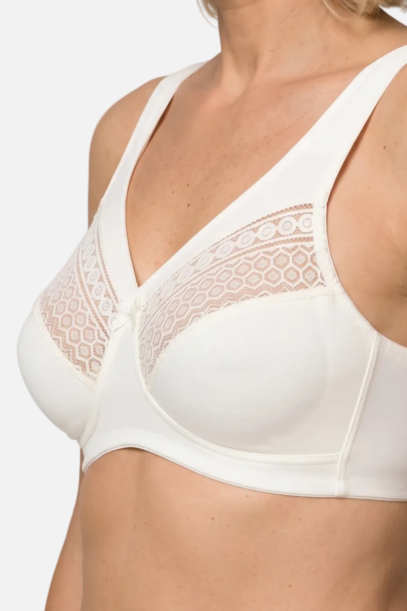 Lorena non-wired white soft bra with lace details