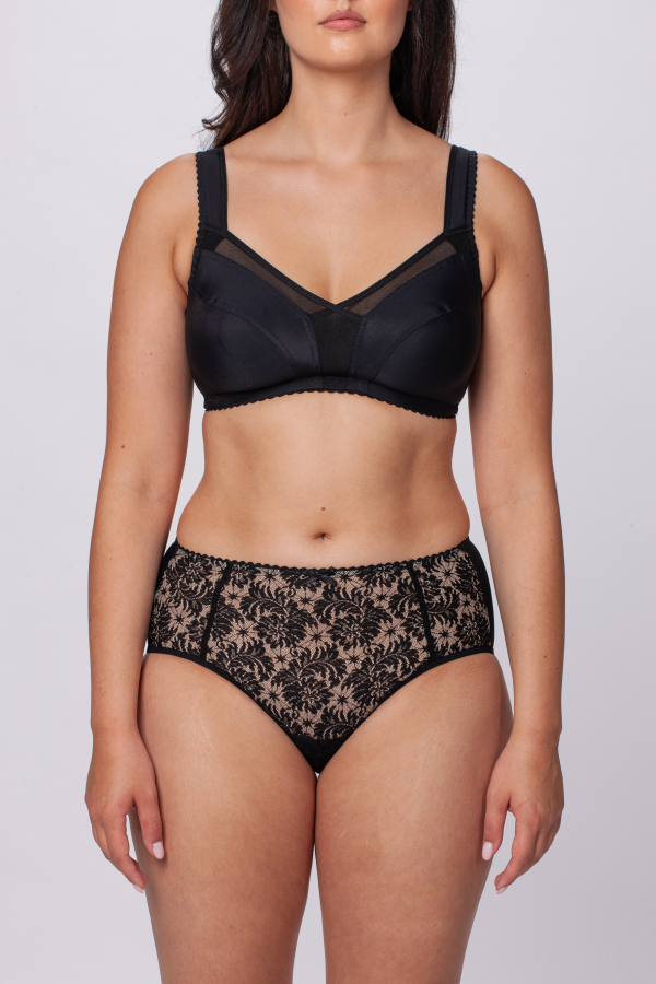 Kely regular waist lacy panties in black