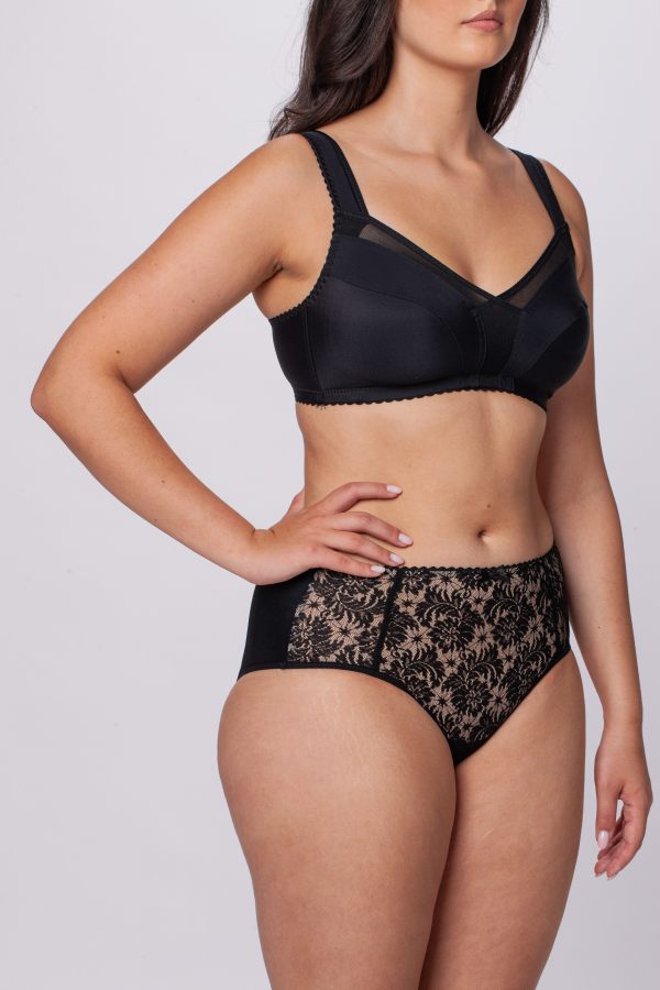 Kely regular waist lacy panties in black