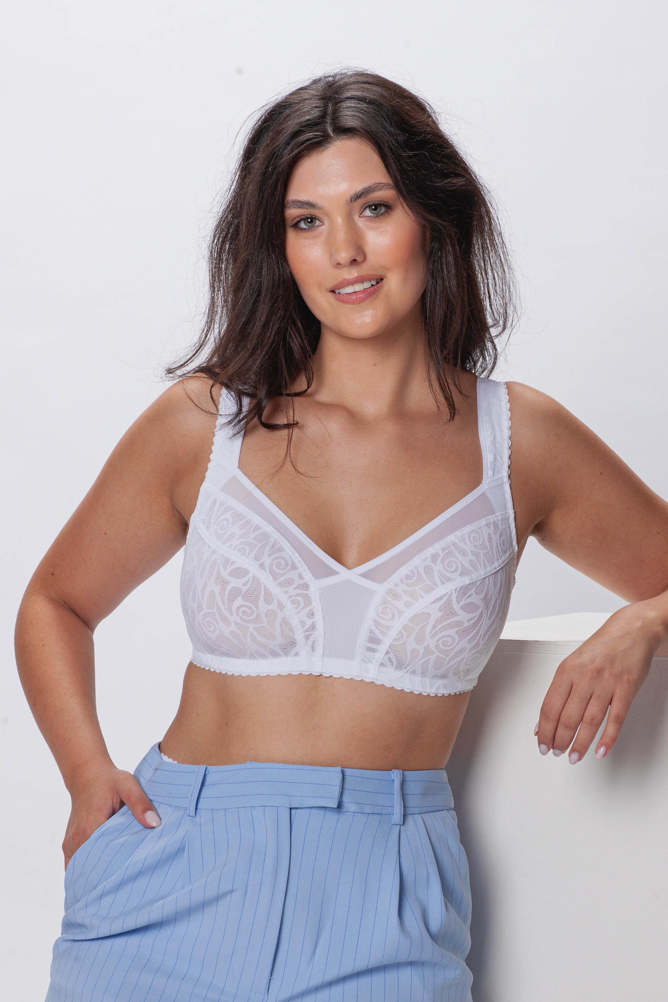 Mary non-wired minimizer bra in white