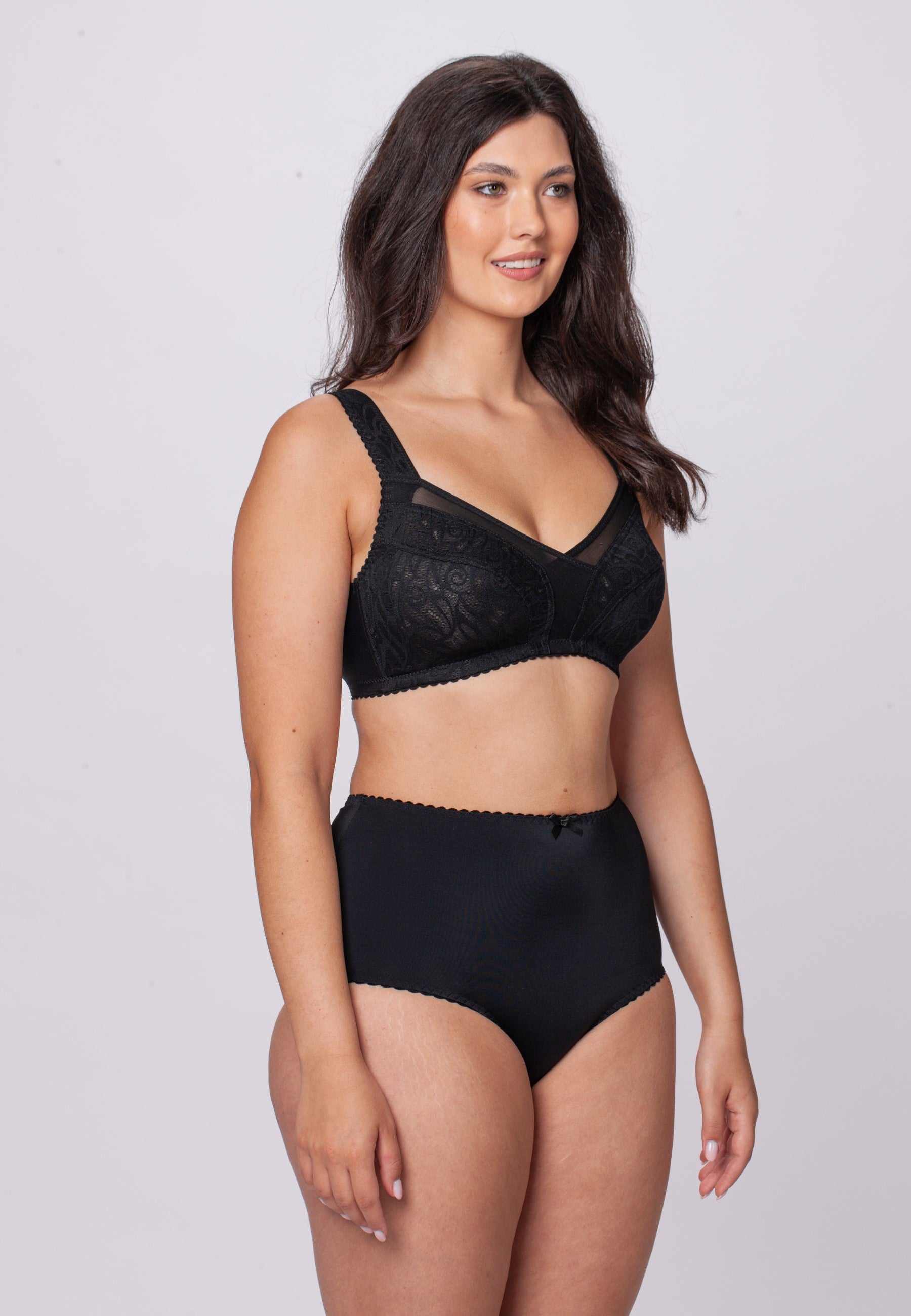 Mary non-wired minimizer bra in black