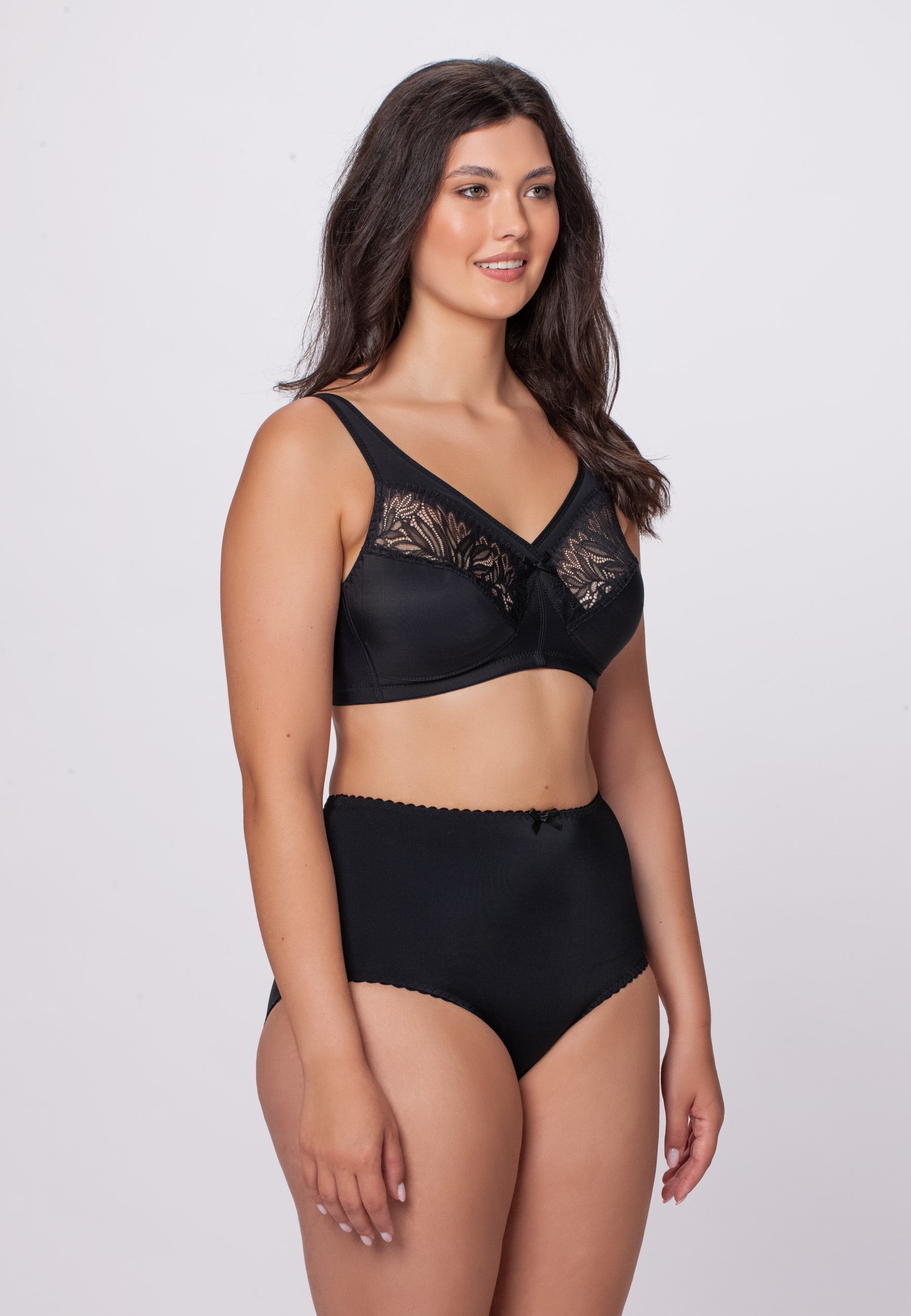 SKY non-wired minimizer bra in black