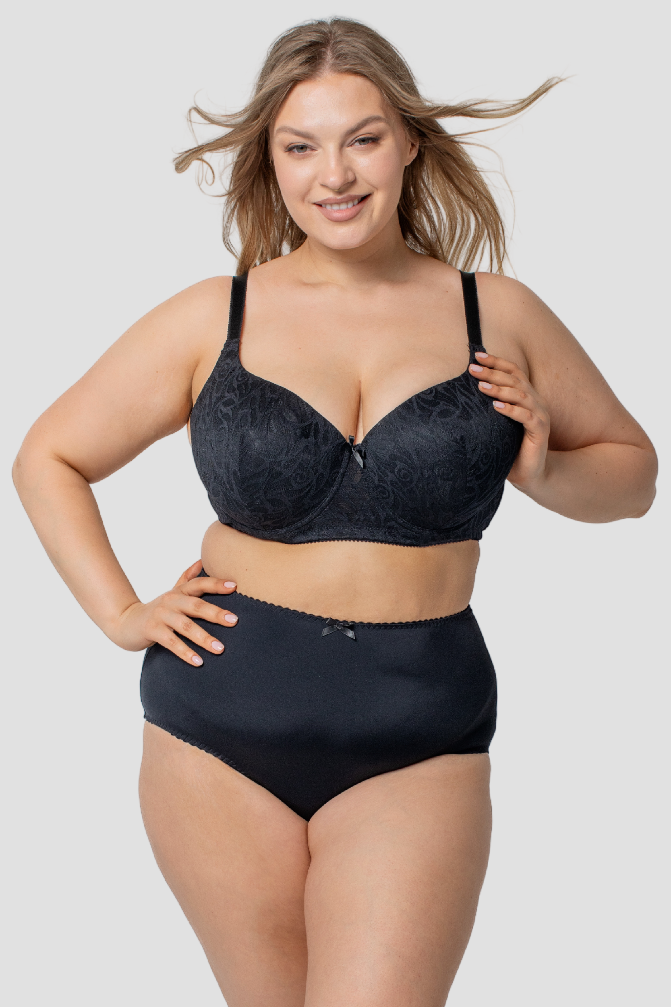 Charlotte underwired padded bra B-E in black