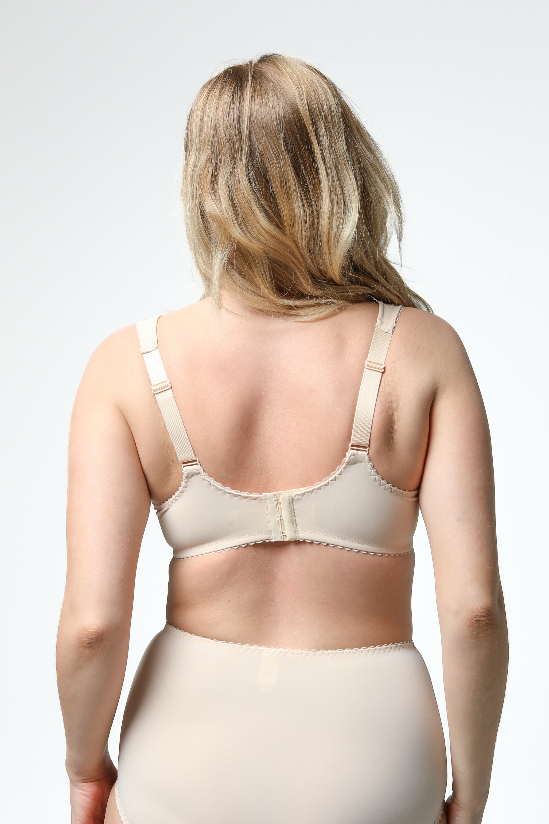 Caroline lacy underwired full cup bra B-H in beige