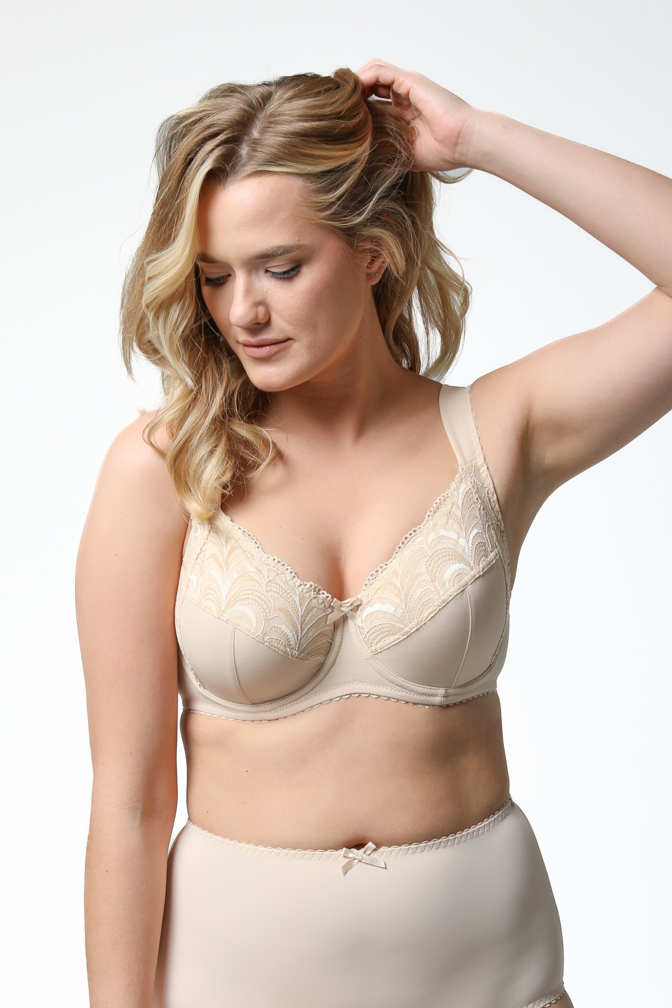 Caroline lacy underwired full cup bra B-H in beige