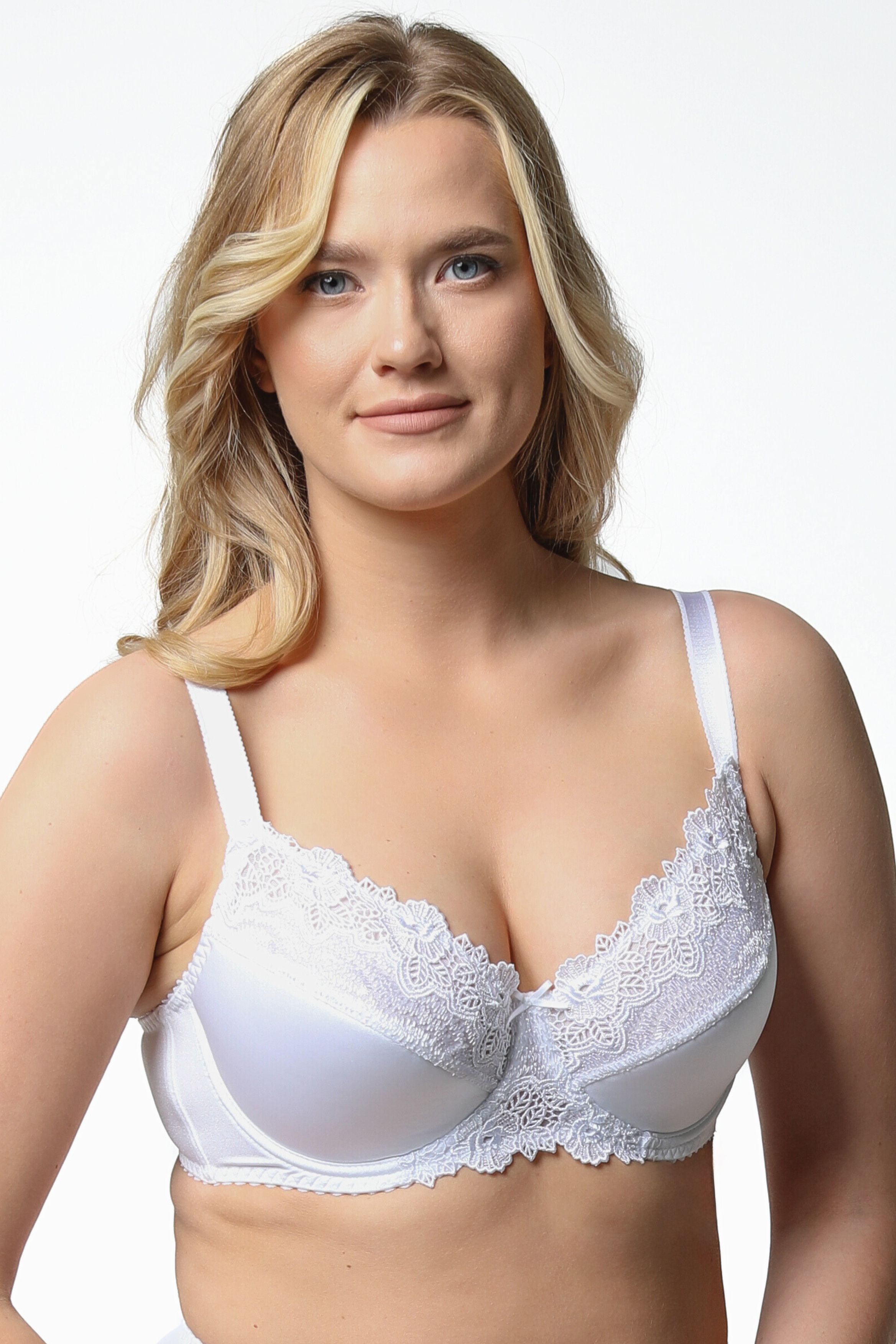 Bella underwired lace bra B-E in white