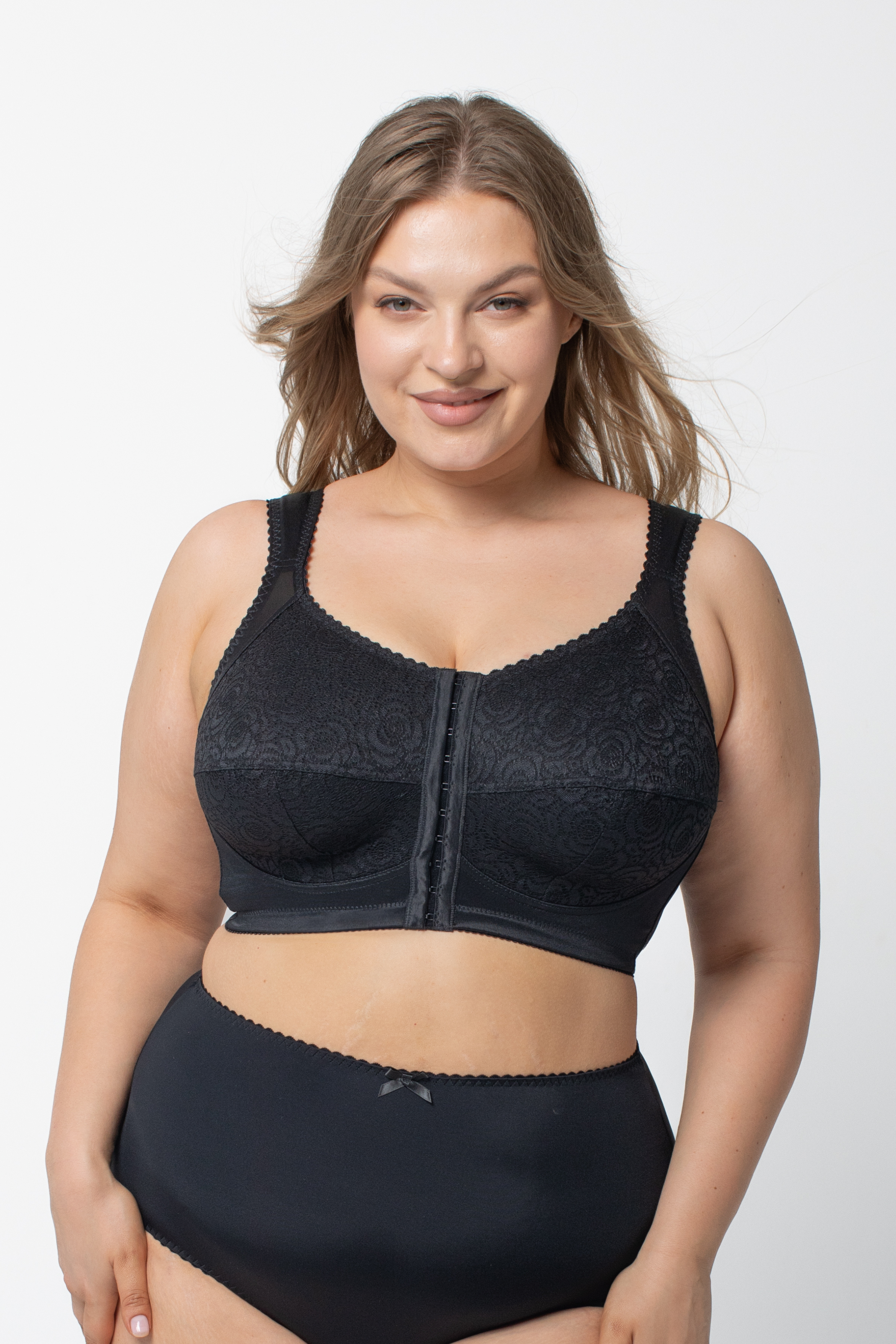 Bona non-wired front-closing bra in black