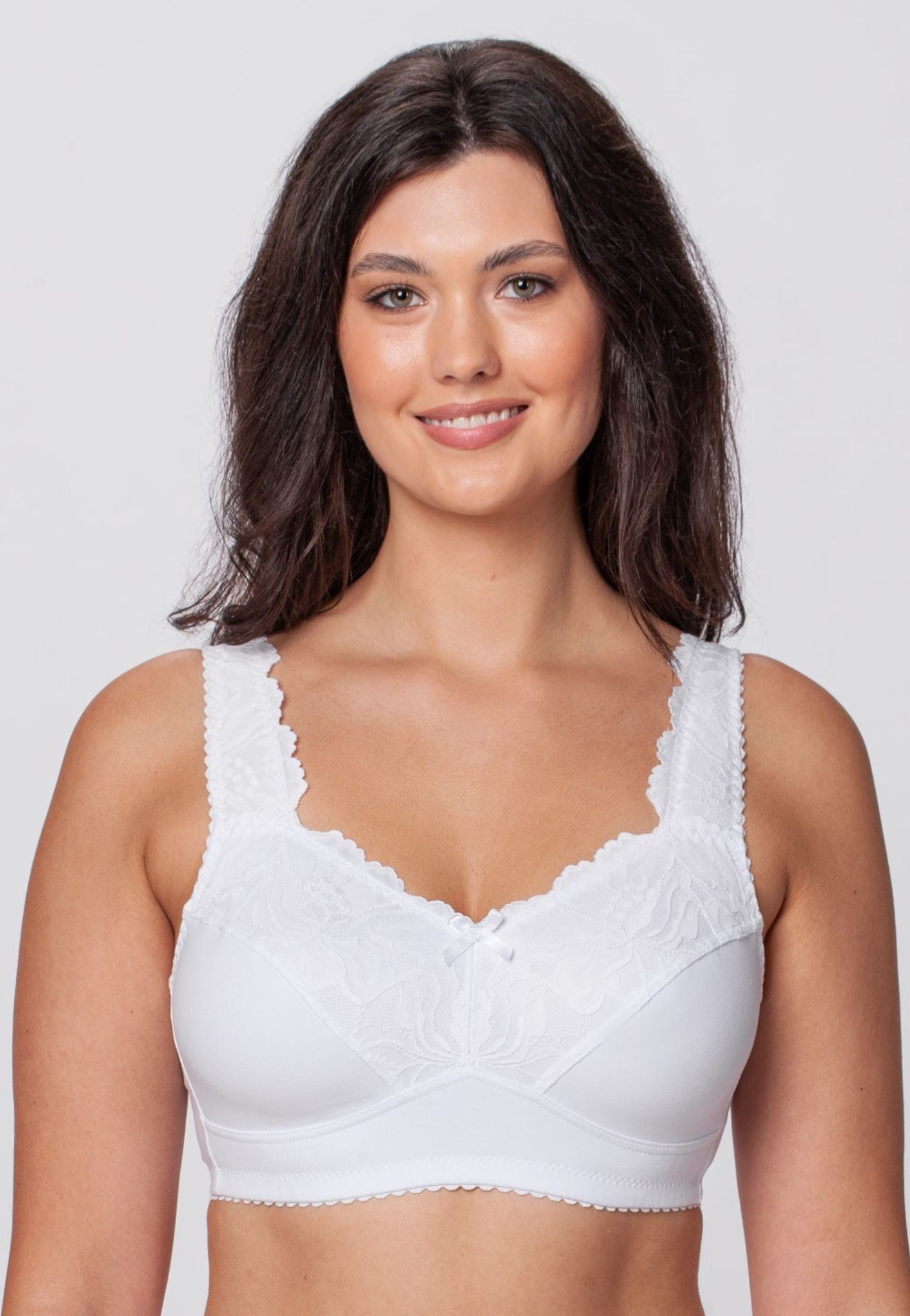 Amelia minimizer non-wired bra in white