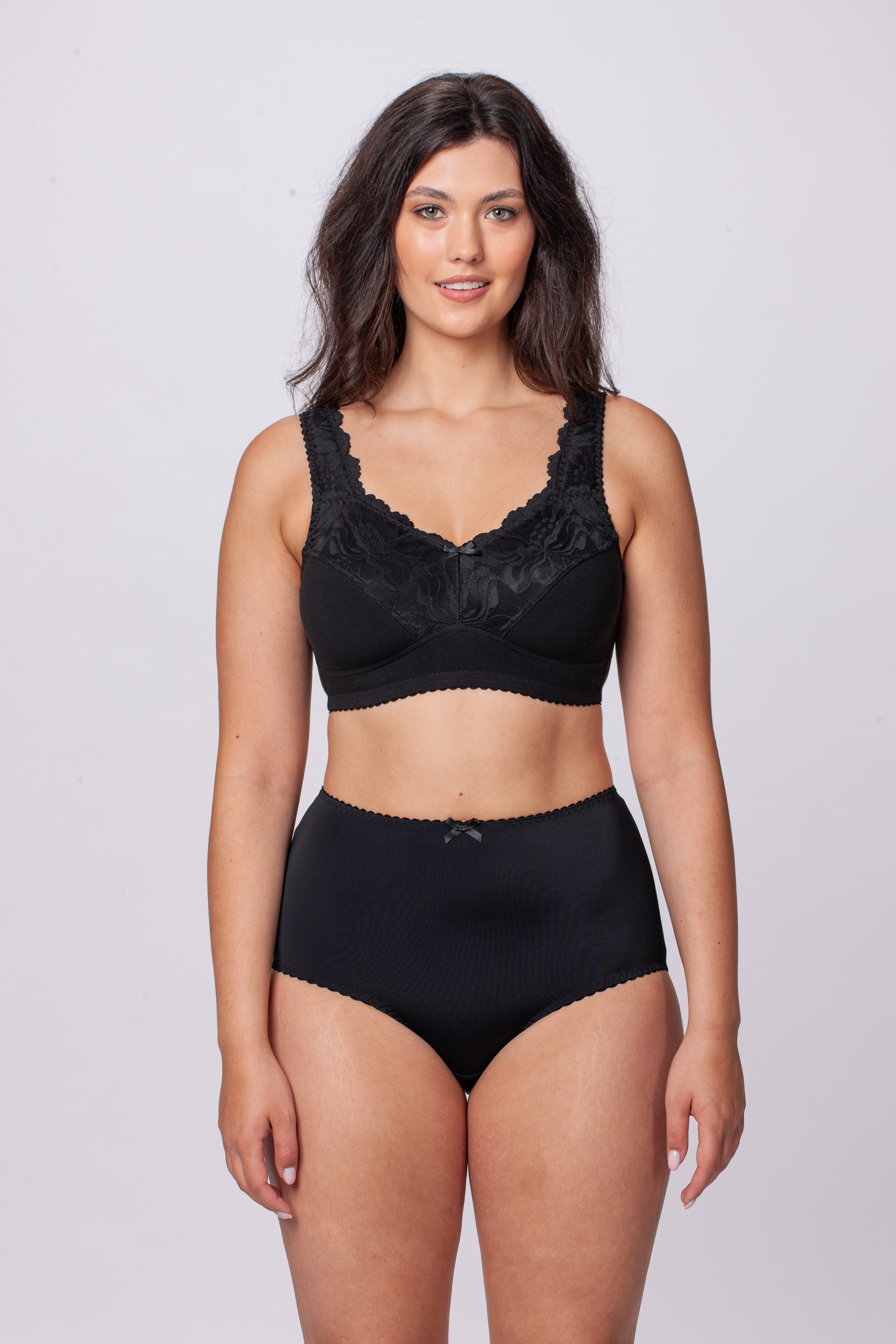 Amelia minimizer non-wired bra in black