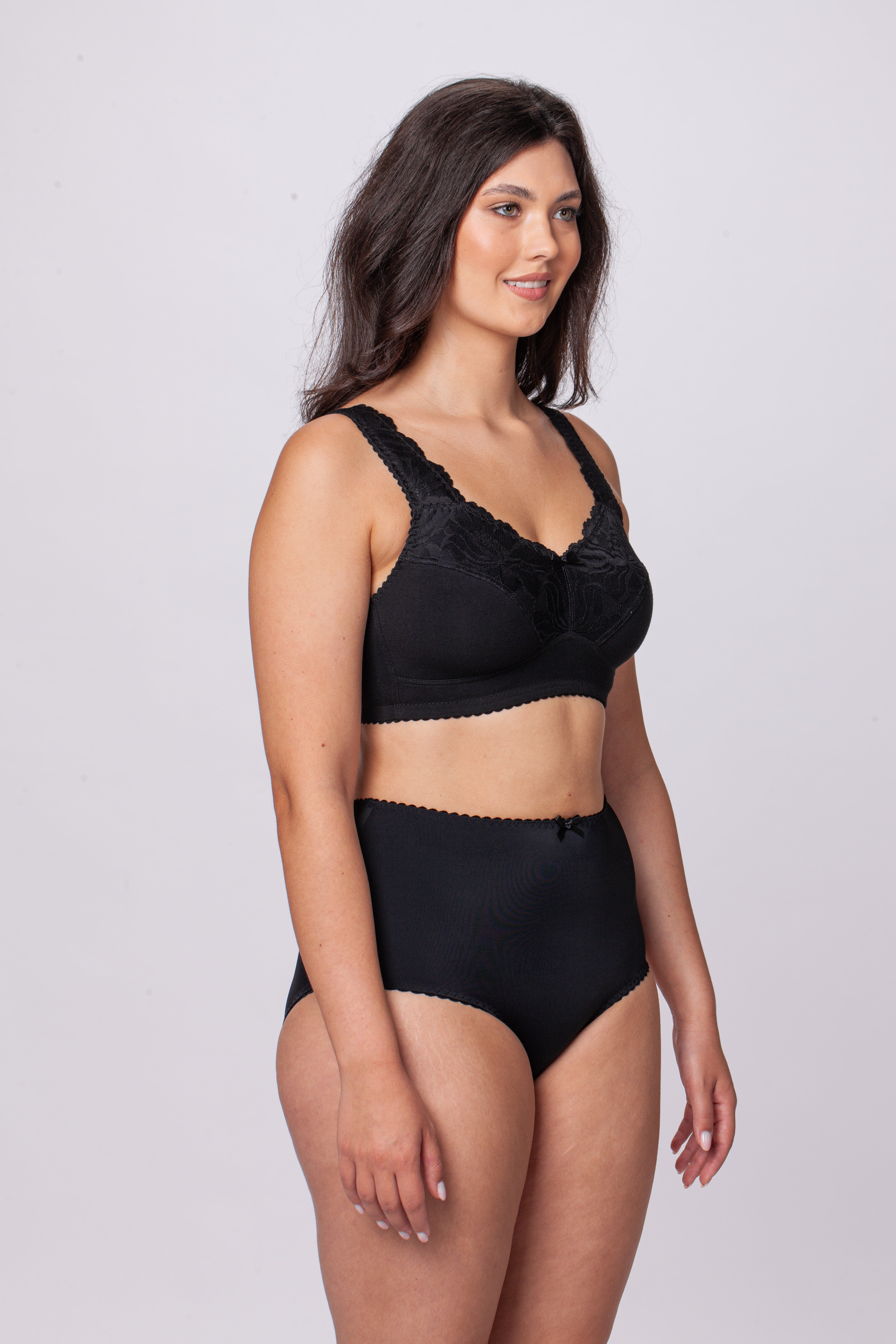 Amelia minimizer non-wired bra in black