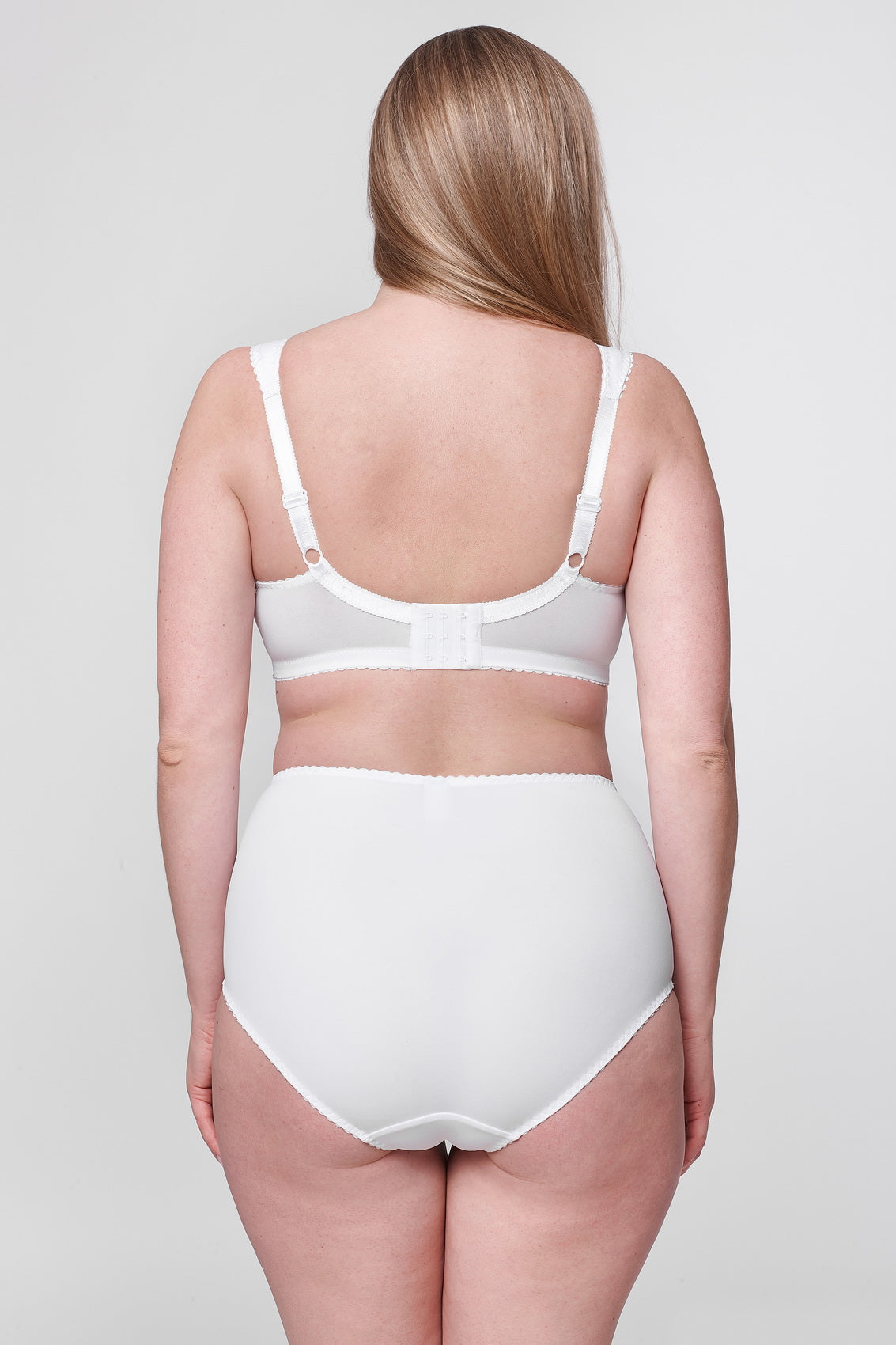 Banks constructive non-wired bra in white