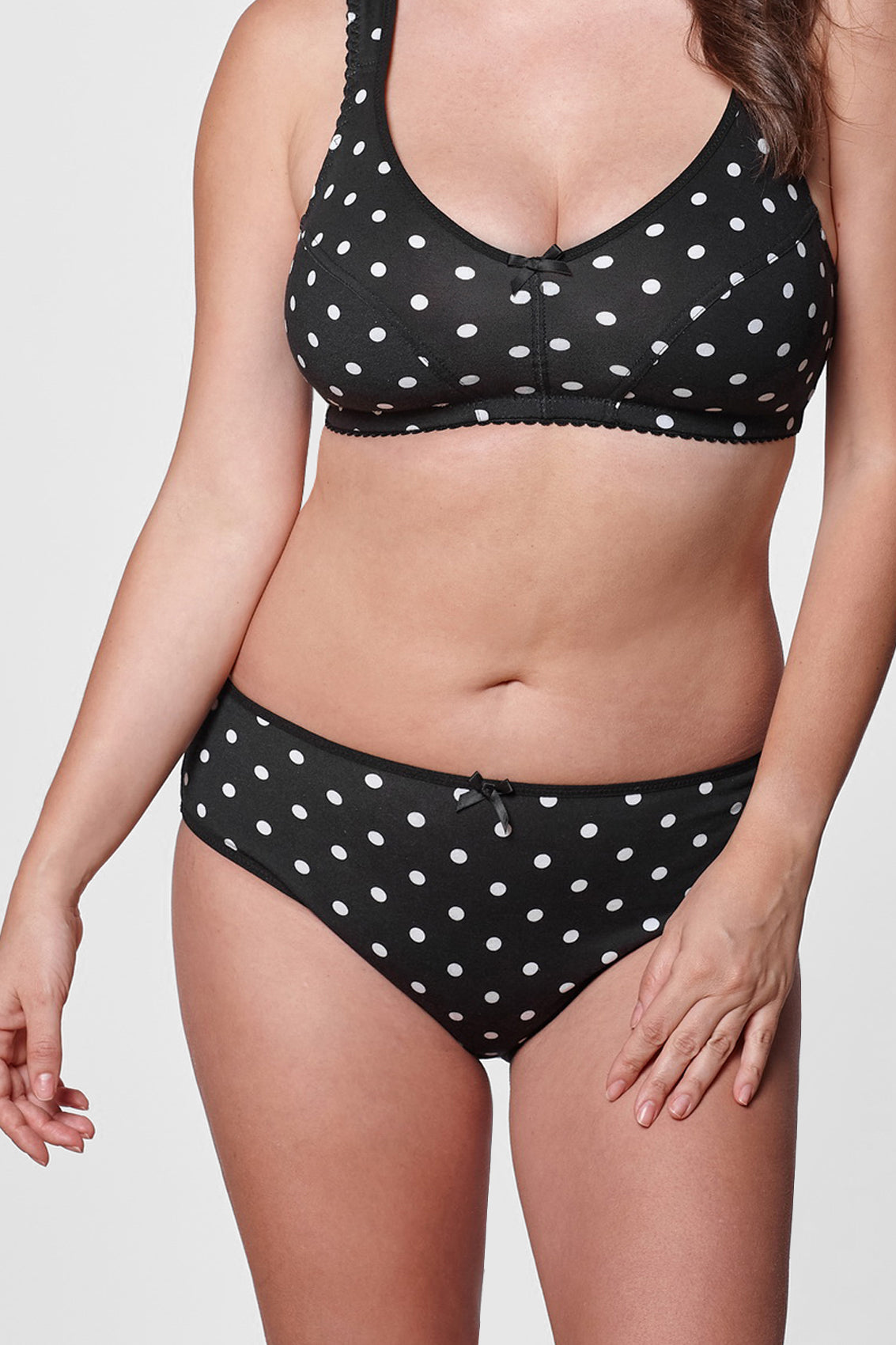 Kira regular waist cotton panties with polka dot print in black