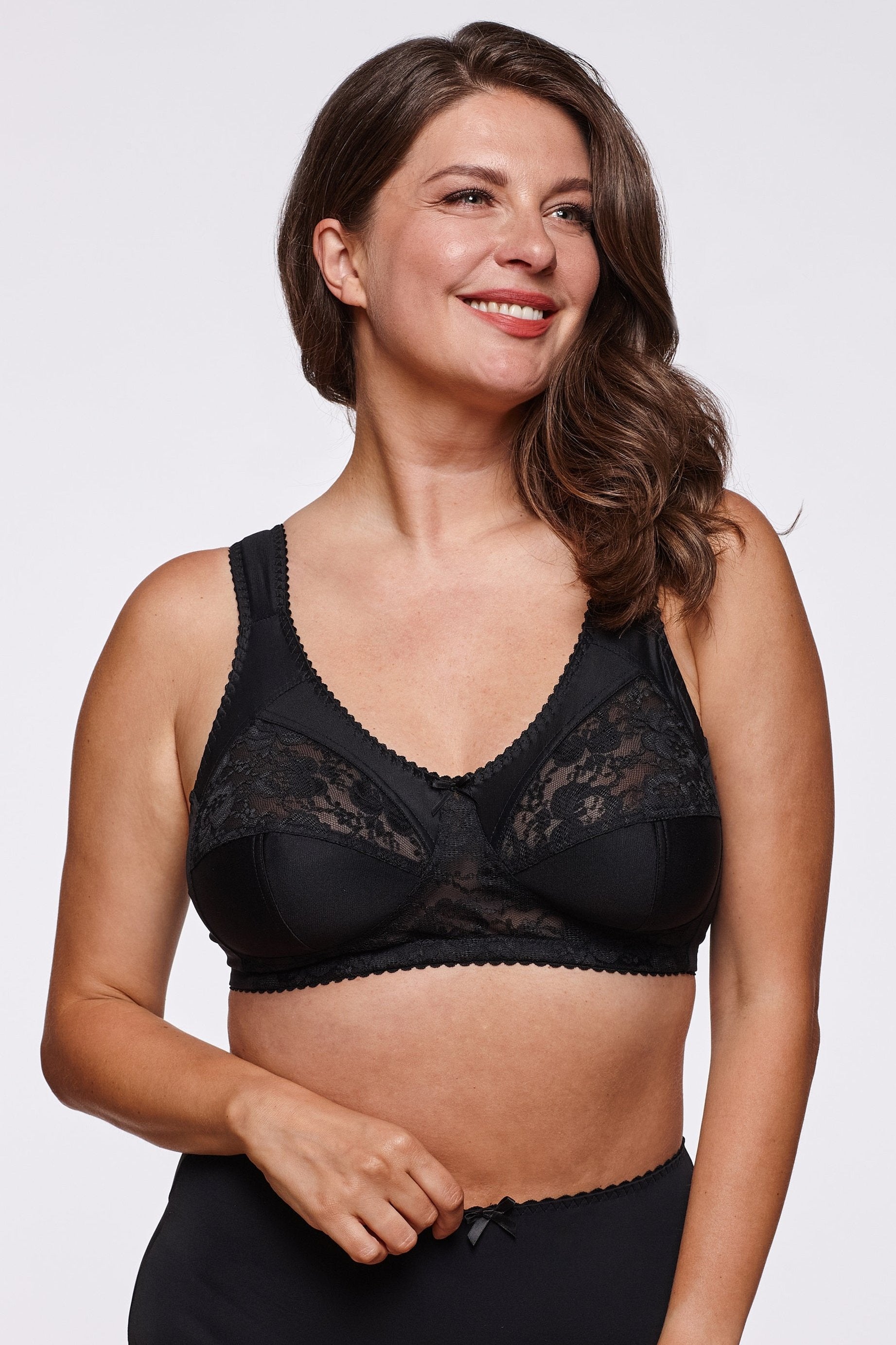 Robyn constructive non-wired bra in black